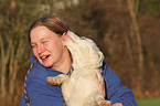 Frau und Australian Shepherd Welpe