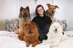 Frau und 4 Hunde