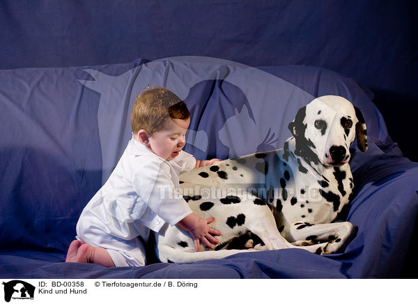 Kind und Hund / child with dog / BD-00358