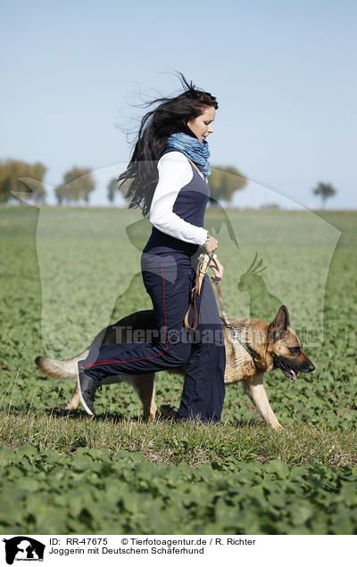 Joggerin mit Deutschem Schferhund / jogger with German Shepherd / RR-47675