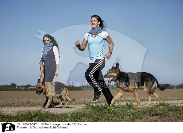 Frauen mit Deutschem Schferhund / women with German Shepherd / RR-47692