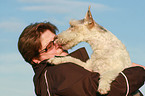 Frau und Foxterrier