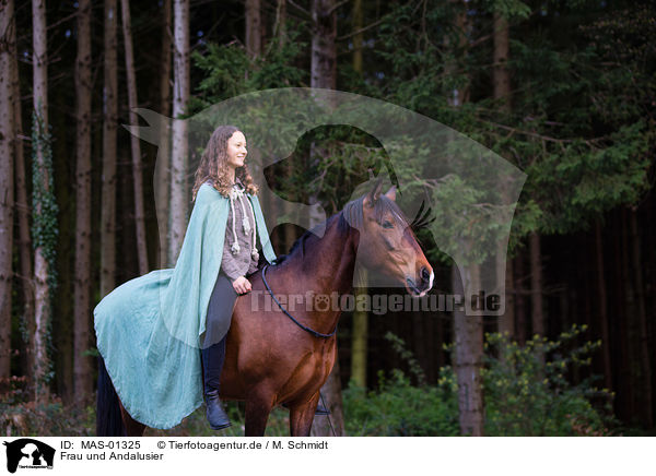 Frau und Andalusier / woman and Andalusian Horse / MAS-01325