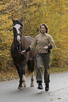 junge Frau mit Pferd / young woman with horse