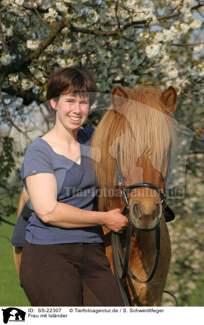 Frau mit Islnder / woman with Icelandic horse / SS-22307