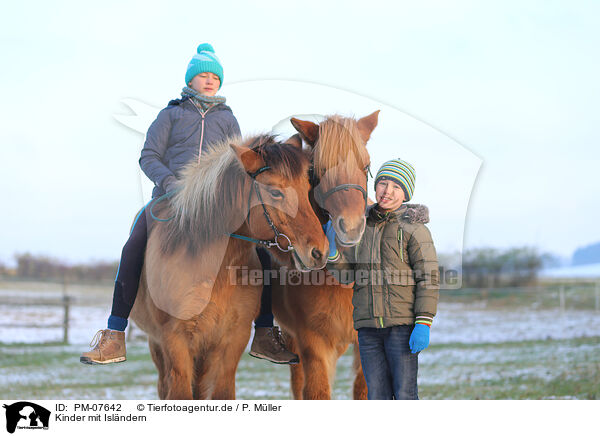 Kinder mit Islndern / kids with Icelandic horses / PM-07642