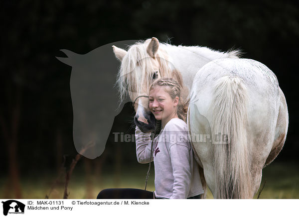 Mdchen und Pony / girl and pony / MAK-01131