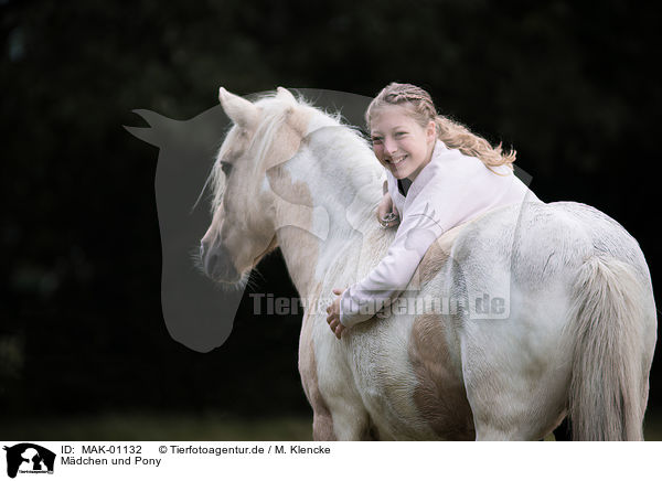 Mdchen und Pony / girl and pony / MAK-01132