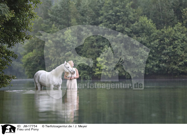 Frau und Pony / woman and pony / JM-17754