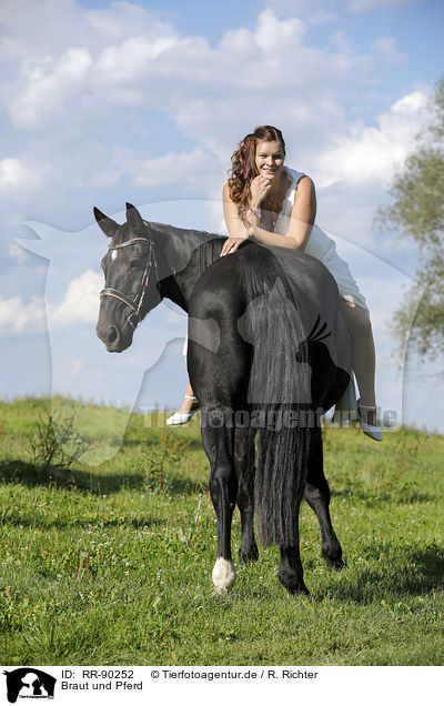 Braut und Pferd / RR-90252