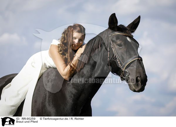 Braut und Pferd / bride and horse / RR-90259