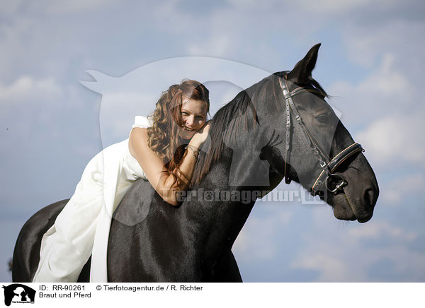 Braut und Pferd / bride and horse / RR-90261