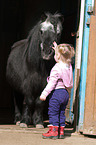 Kind mit Shetland Pony