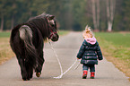 Kind und Shetland Pony