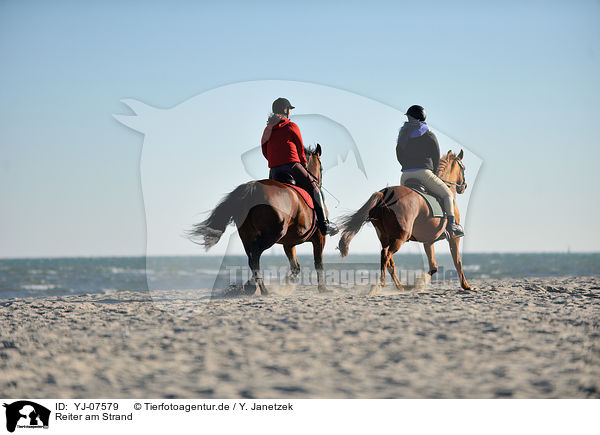 Reiter am Strand / riders at the beach / YJ-07579