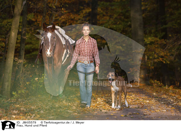 Frau, Hund und Pferd / JM-05579