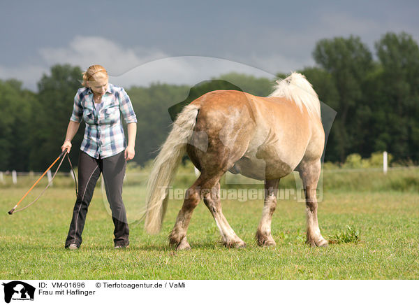 Frau mit Haflinger / woman with Haflinger horse / VM-01696