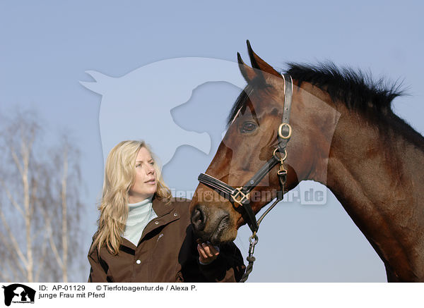 junge Frau mit Pferd / young woman with horse / AP-01129