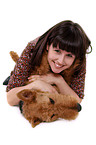 junge Frau mit Airedale Terrier