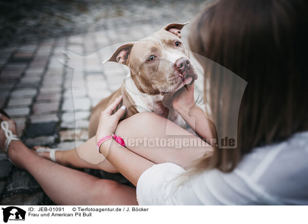 Frau und American Pit Bull / woman and American Pit Bull / JEB-01091