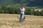 Frau mit Australian Cattle Dog