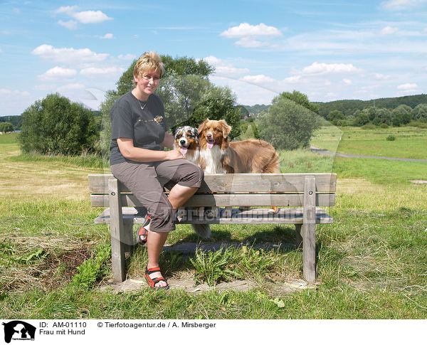 Frau mit Hund / woman with dog / AM-01110