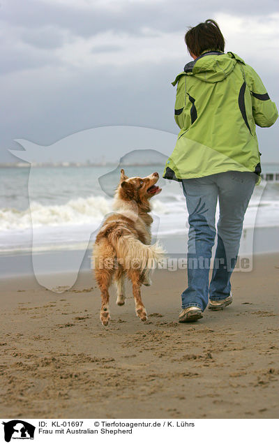 Frau mit Australian Shepherd / woman and australian shepherd / KL-01697