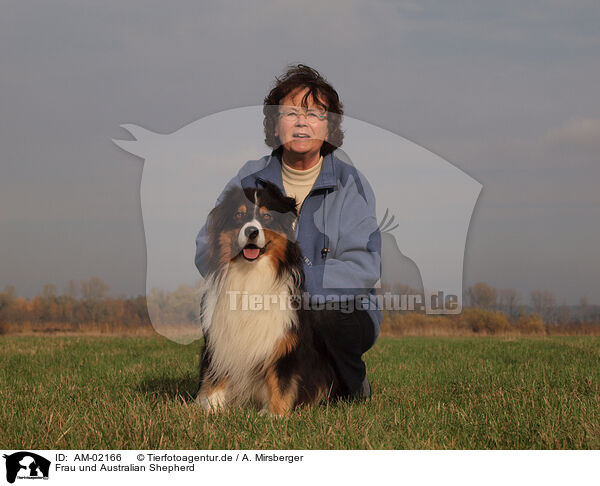 Frau und Australian Shepherd / woman and Australian Shepherd / AM-02166