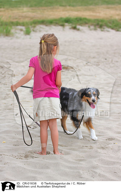 Mdchen und Australian Shepherd / girl with Australian Shepherd / CR-01638