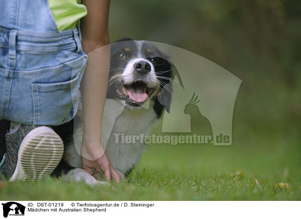 Mdchen mit Australian Shepherd / girl with Australian Shepherd / DST-01219