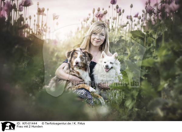 Frau mit 2 Hunden / KFI-01444