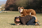 Frau und Australian Shepherd