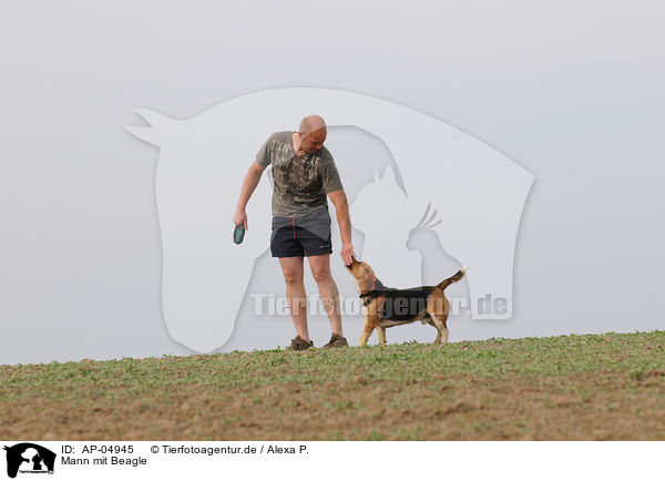 Mann mit Beagle / man with Beagle / AP-04945
