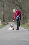 Nina Bauer mit Beagle