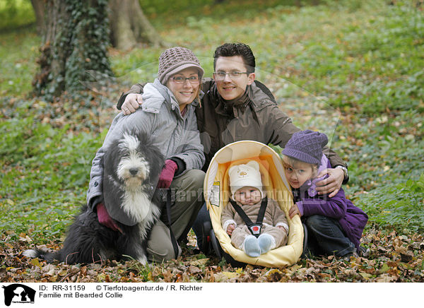 Familie mit Bearded Collie / family with Bearded Collie / RR-31159