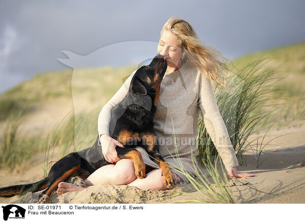 Frau mit Beauceron / woman with Beauceron / SE-01971