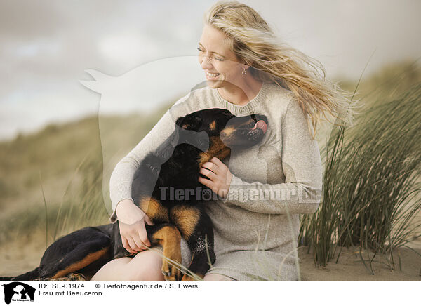 Frau mit Beauceron / woman with Beauceron / SE-01974