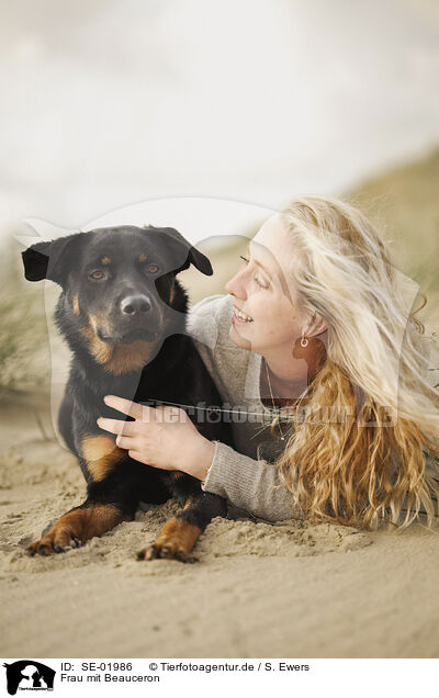 Frau mit Beauceron / woman with Beauceron / SE-01986