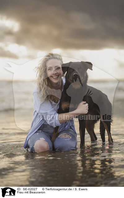 Frau mit Beauceron / woman with Beauceron / SE-02027
