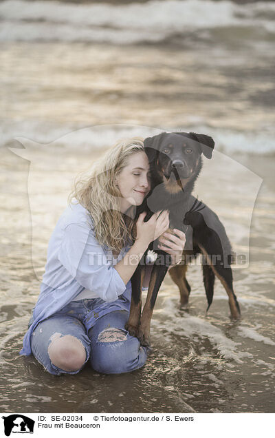 Frau mit Beauceron / woman with Beauceron / SE-02034