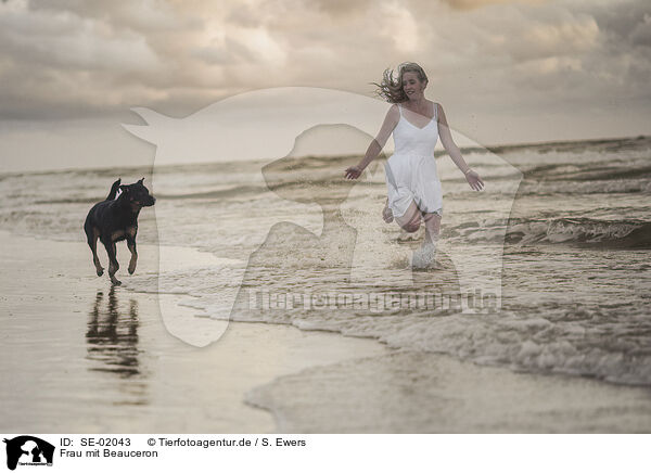 Frau mit Beauceron / woman with Beauceron / SE-02043