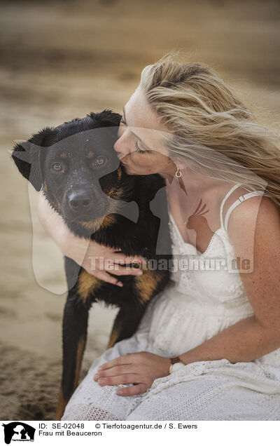 Frau mit Beauceron / woman with Beauceron / SE-02048
