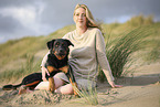 Frau mit Beauceron