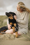 Frau mit Beauceron