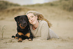 Frau mit Beauceron