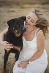 Frau mit Beauceron