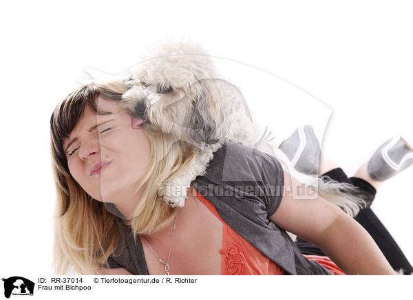 Frau mit Bichpoo / woman with Bichpoo / RR-37014