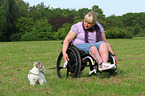 Frau und Biewer Yorkshire Terrier