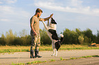 Mann mit Border Collie