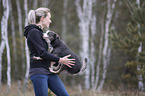 junge Frau mit Border Collie